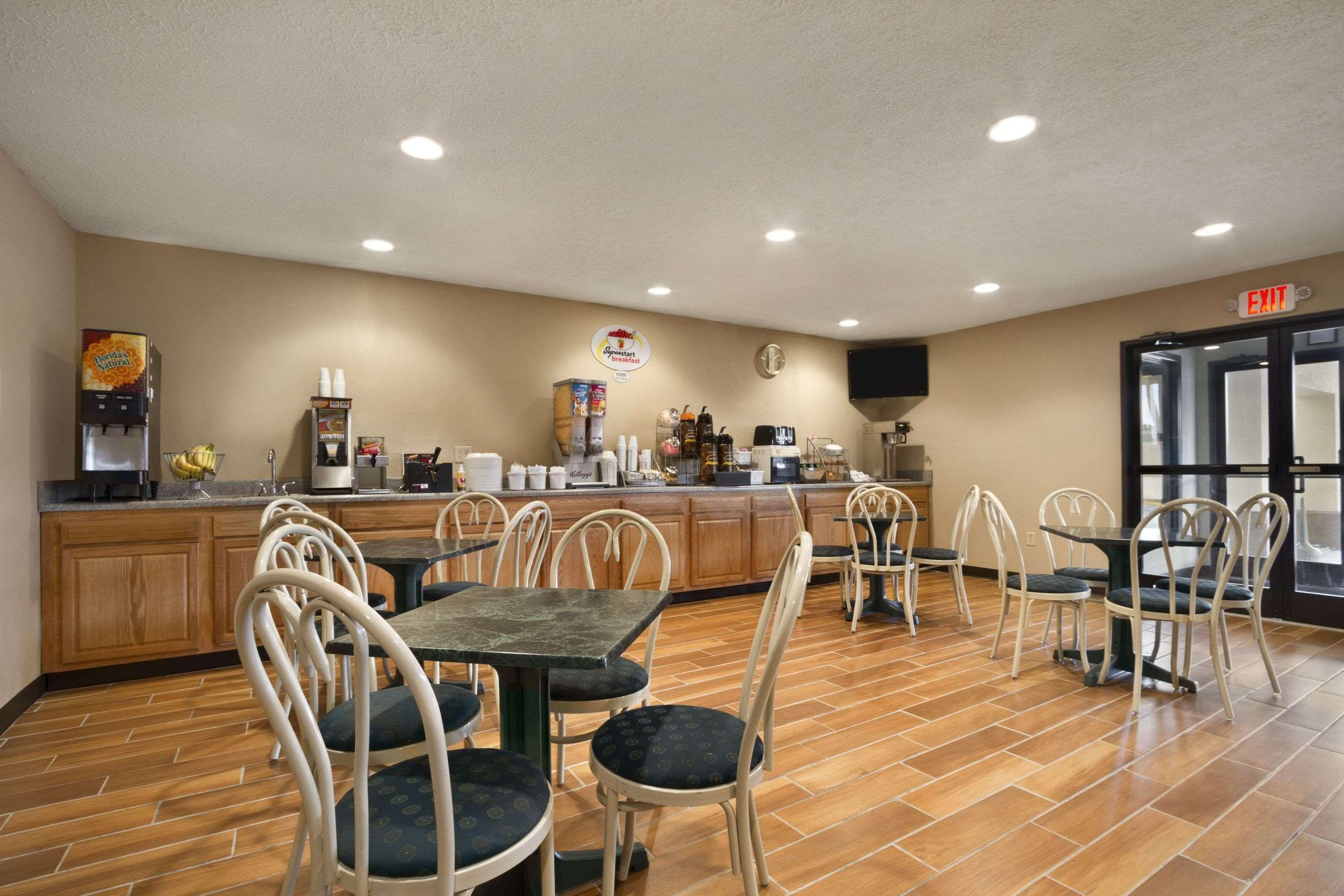 Super 8 By Wyndham Fort Chiswell Wytheville Area Max Meadows Exterior foto